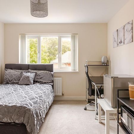 Large Double Room & Private Ensuite Bathroom, Badbury Park, Swindon, Near Great Western Hospital Eksteriør billede