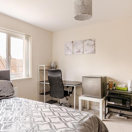 Large Double Room & Private Ensuite Bathroom, Badbury Park, Swindon, Near Great Western Hospital Eksteriør billede