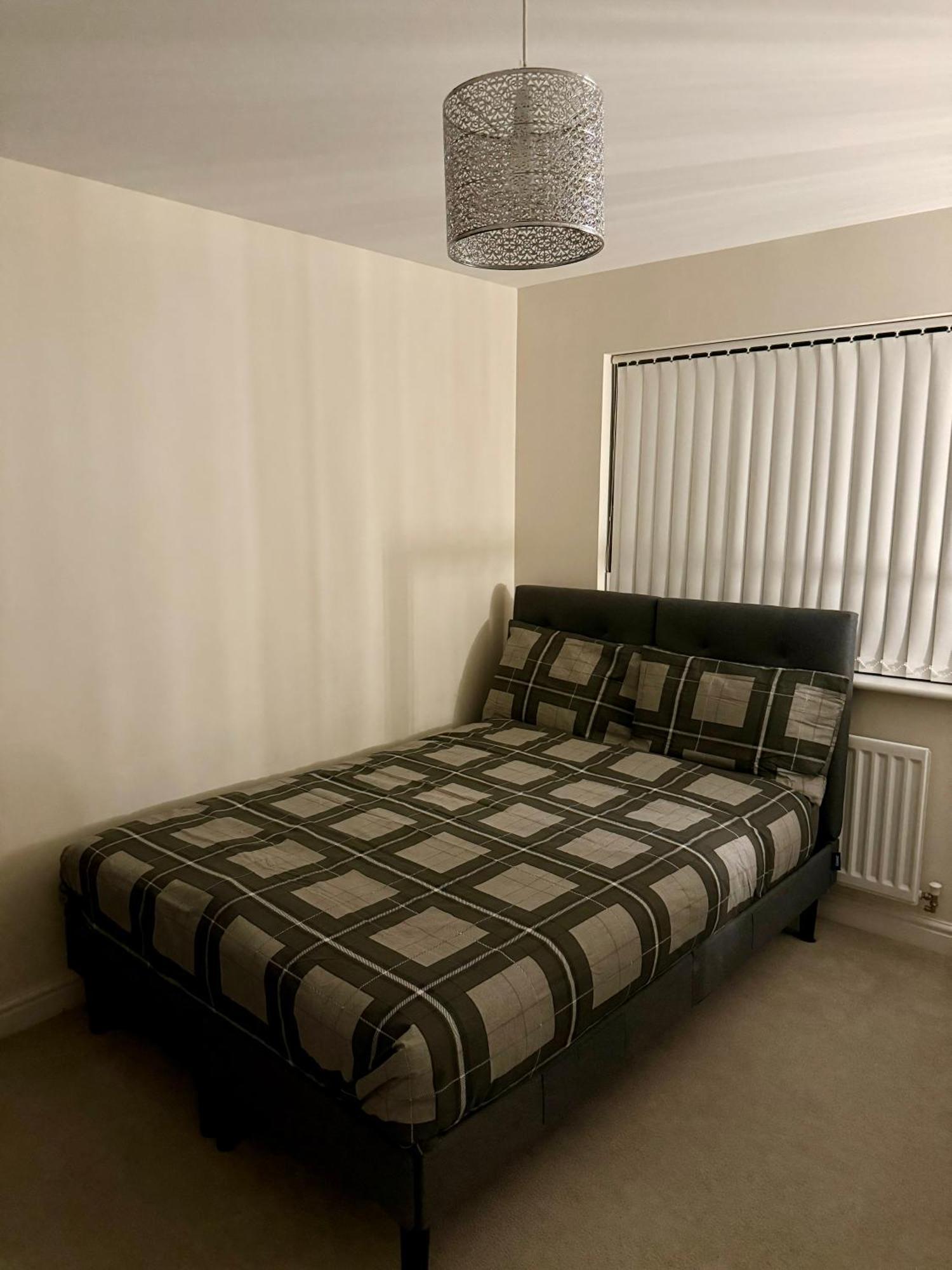 Large Double Room & Private Ensuite Bathroom, Badbury Park, Swindon, Near Great Western Hospital Eksteriør billede