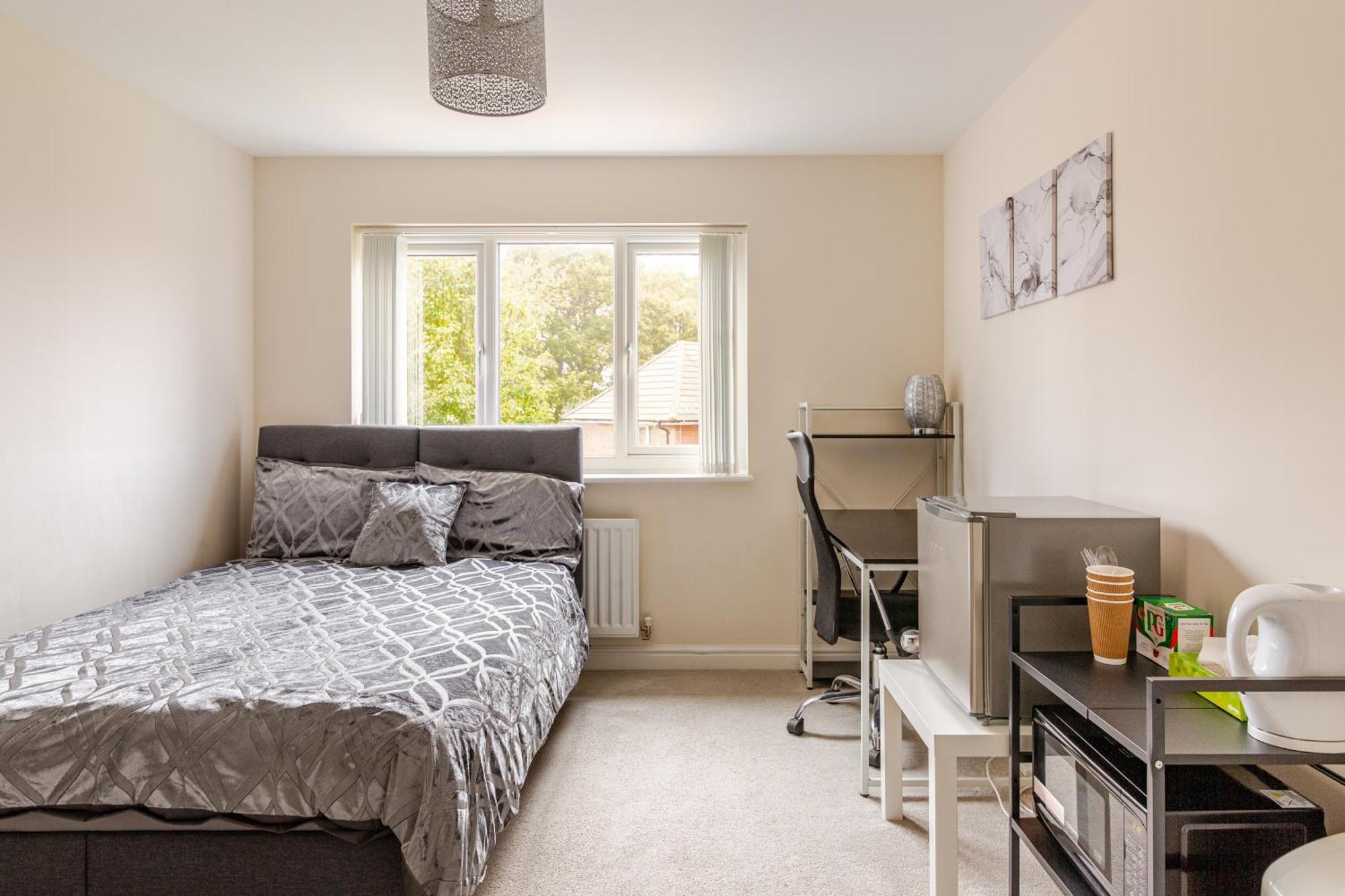 Large Double Room & Private Ensuite Bathroom, Badbury Park, Swindon, Near Great Western Hospital Eksteriør billede
