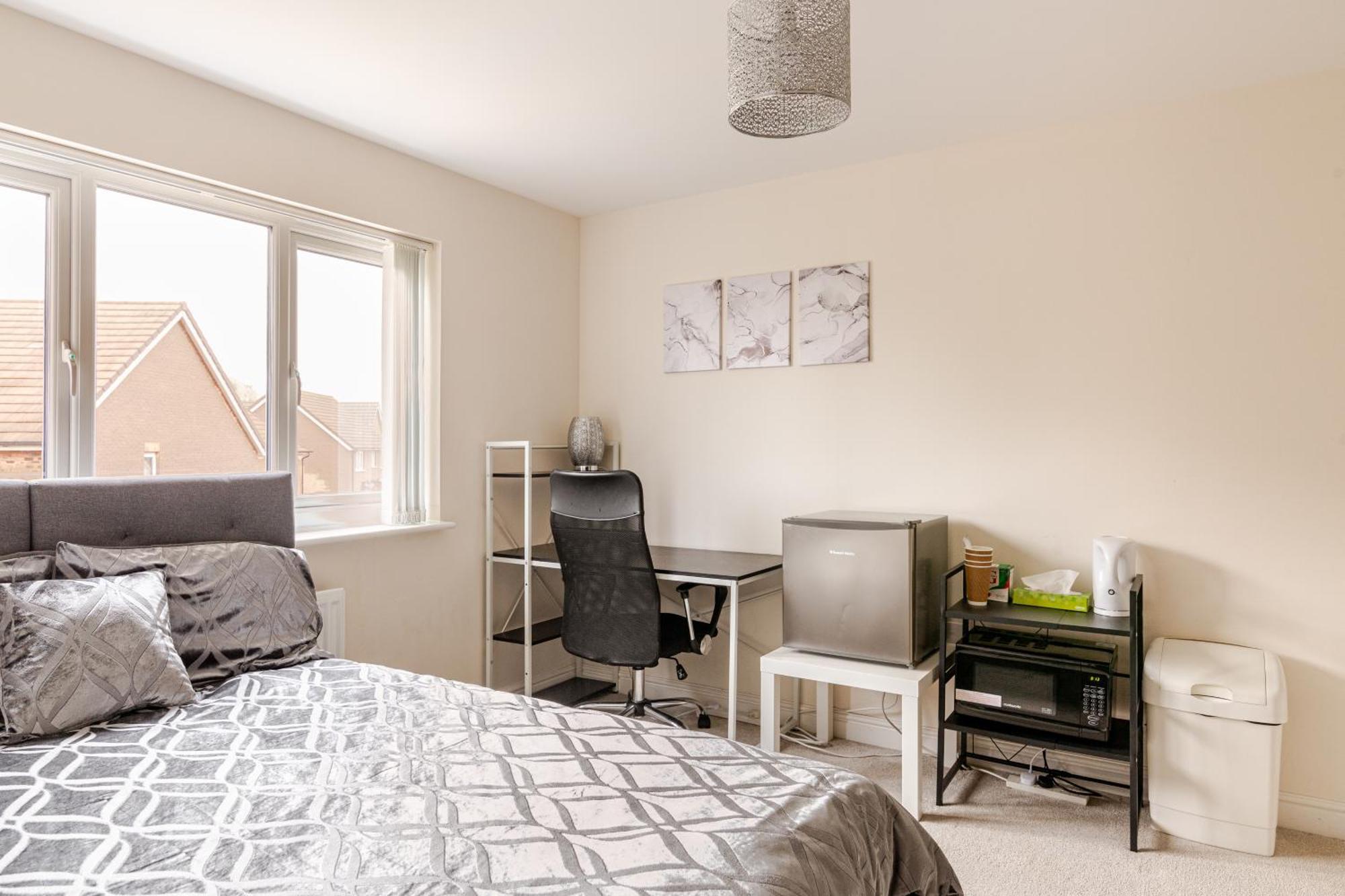 Large Double Room & Private Ensuite Bathroom, Badbury Park, Swindon, Near Great Western Hospital Eksteriør billede