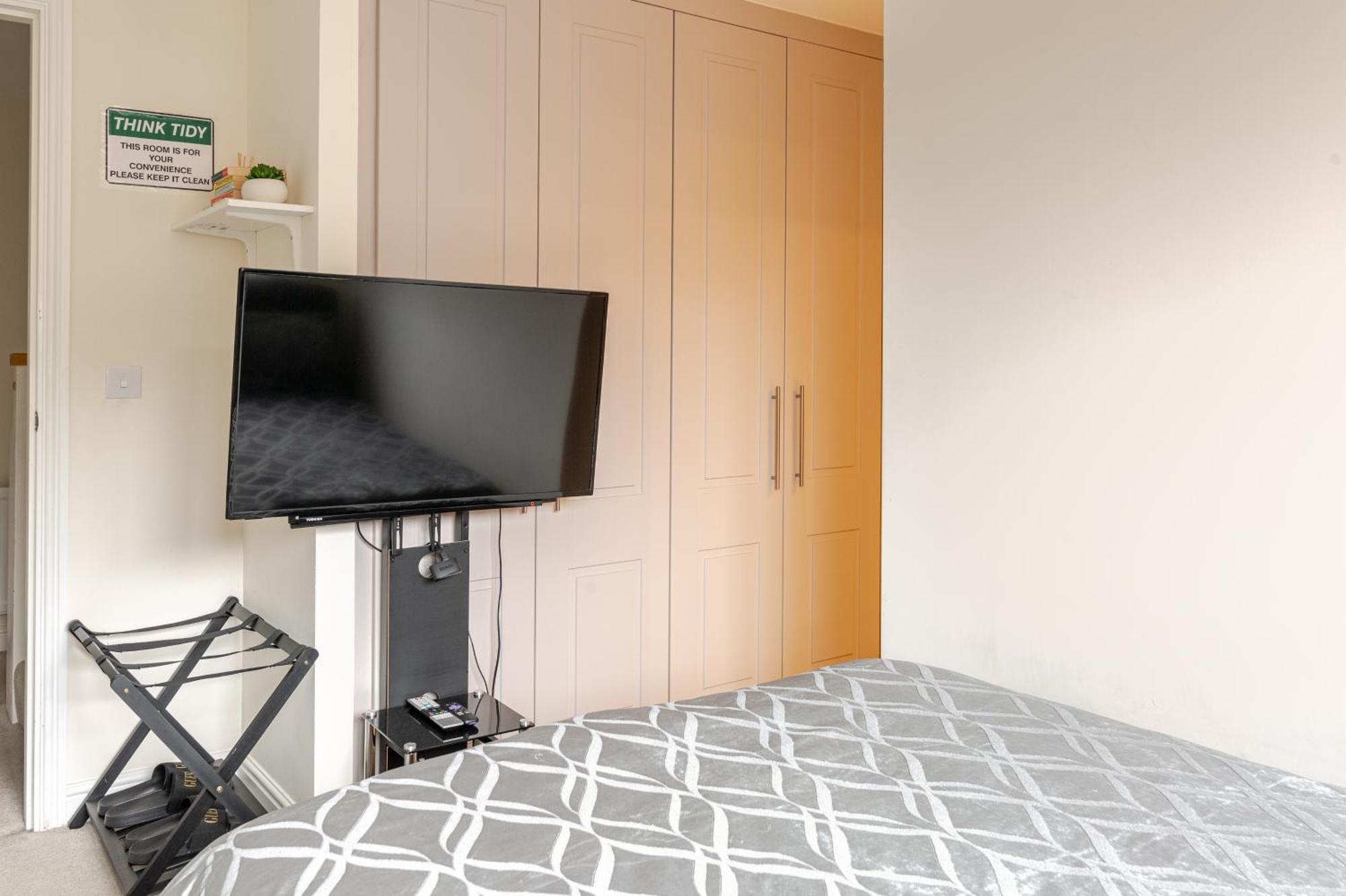 Large Double Room & Private Ensuite Bathroom, Badbury Park, Swindon, Near Great Western Hospital Eksteriør billede